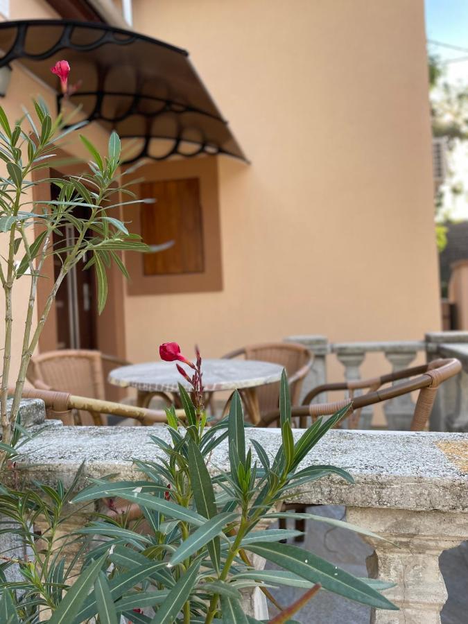 Kovacs Apartmanhaz キシュクンハラシュ エクステリア 写真