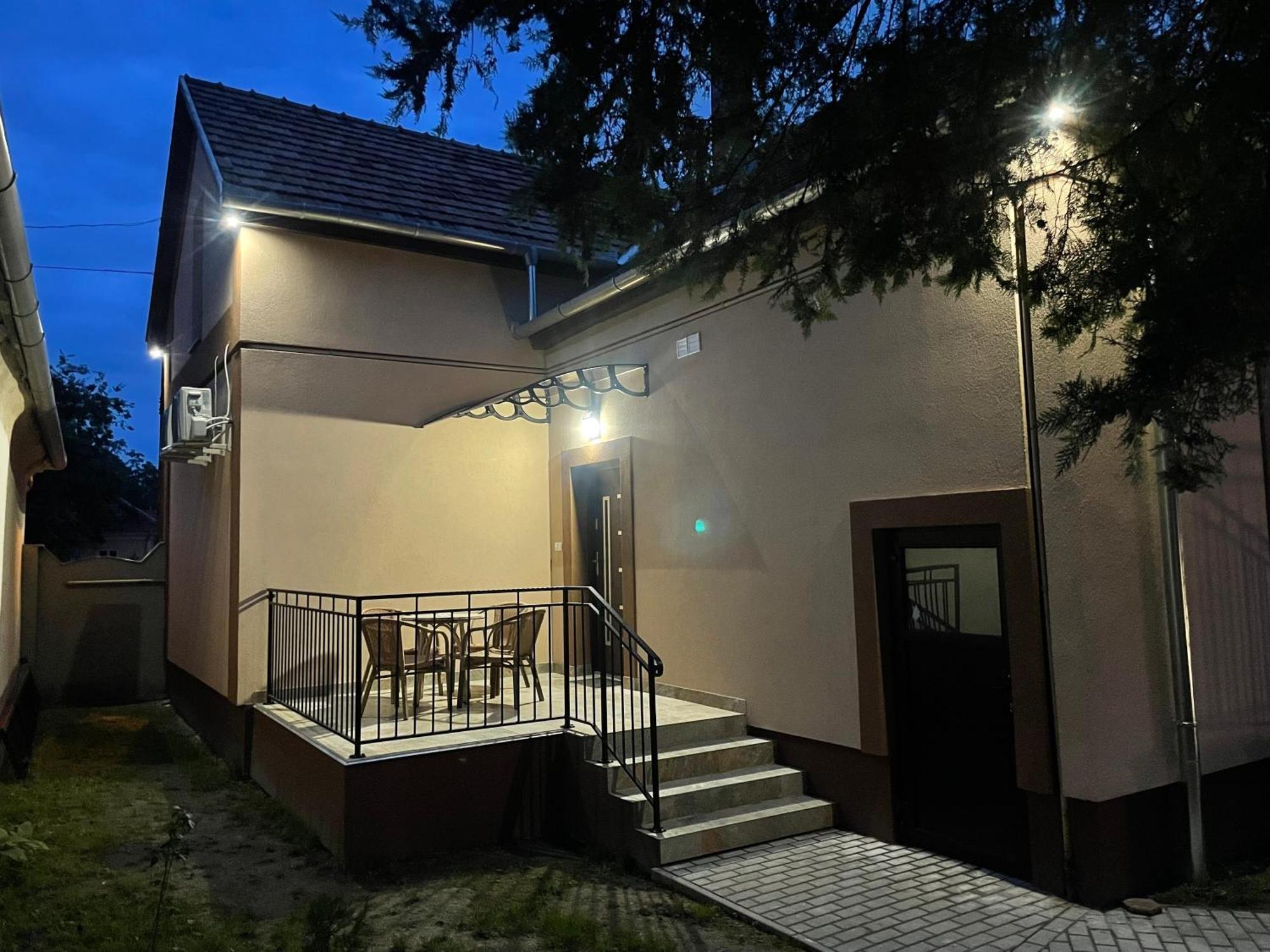 Kovacs Apartmanhaz キシュクンハラシュ 部屋 写真